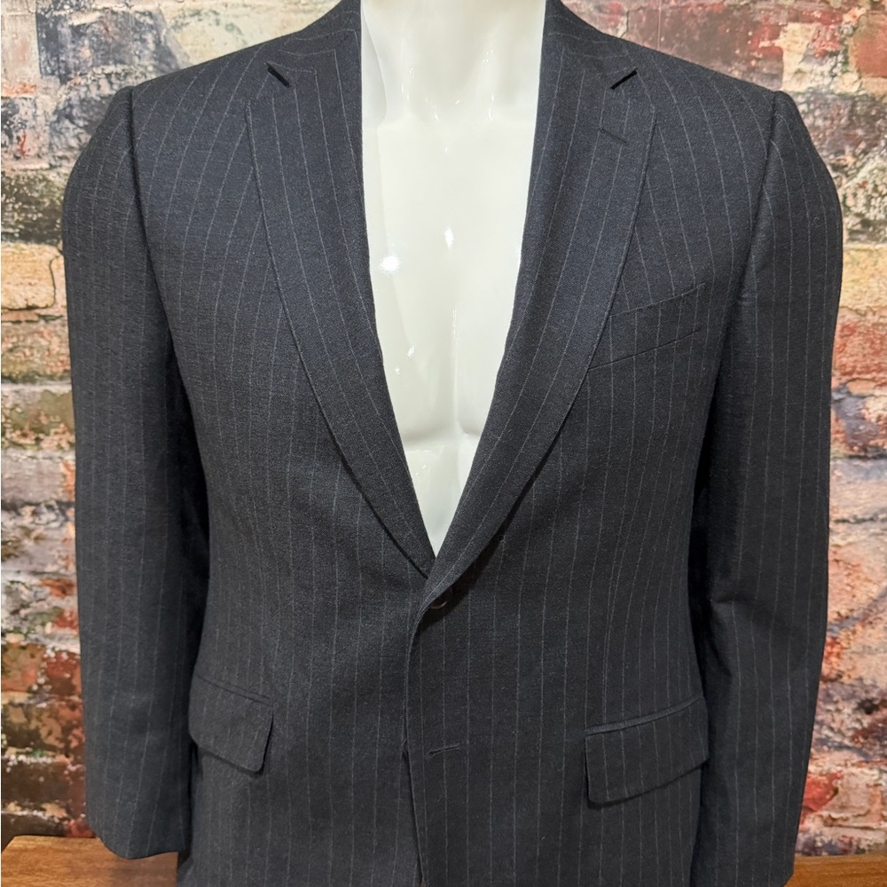 PREOWNED BLACK Charles Tyrwhitt Black Suit with Purple Lining size 42R
